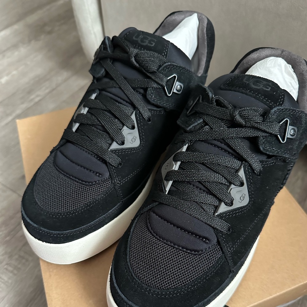 SOLD | NWT UGG Unisex-Adult Goldencush Black - Picture 5 of 11